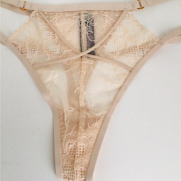 2 X Victoria’s Secret Very Sexy Core Lace Thong Panties New In Package - Picture 7 of 8